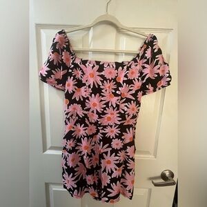 Lily rose floral romper with pockets size large